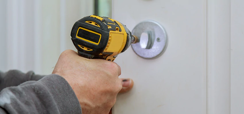 Street Locksmith For Smart Lock Repair in Pomona, CA